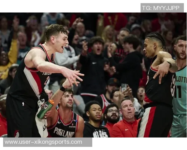 开拓者官方发布海报庆祝阿夫迪亚卡马拉霍勒迪入选ESPN前100球员